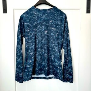 Women’s Columbia long sleeve water sports and fishing shirt. Size Medium